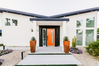 2197 Jacques Dr in Palm Springs, CA - Foto de edificio - Building Photo