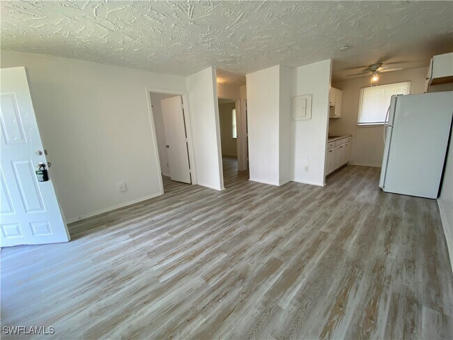 3213 Jeffcott St in Ft. Myers, FL - Building Photo - Building Photo