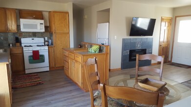 3300 N Overland Trail in Laporte, CO - Foto de edificio - Building Photo