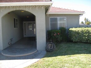 9266 Cypress Ave in Fontana, CA - Building Photo - Building Photo