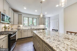 5004 Oakmoore Dr in North Bethesda, MD - Building Photo - Building Photo