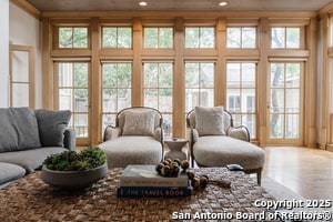 property at 140 W Fair Oaks Pl