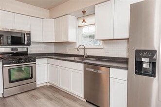 105 Tanglewood Ln in Waxahachie, TX - Building Photo - Building Photo