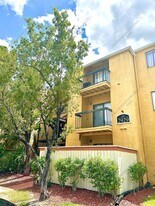 2929 Winkler Ave in Ft. Myers, FL - Building Photo