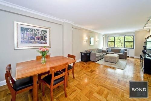 340 E 74th St-Unit -3E in New York, NY - Foto de edificio