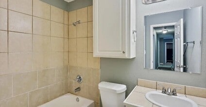 2128 Thousand Oaks Dr in Jackson, MS - Building Photo - Building Photo