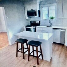 83 1/2 Summer St, Unit 2 in Salem, MA - Building Photo - Building Photo