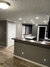 Westwinds Village in Odessa, TX - Foto de edificio - Building Photo