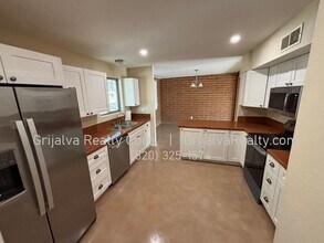 2048 W Calle Armenta in Tucson, AZ - Building Photo - Building Photo