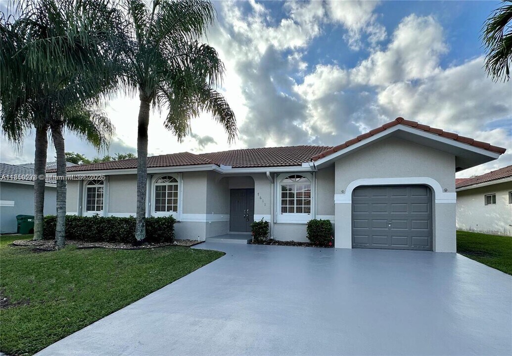 7611 NW 99th Terrace in Tamarac, FL - Building Photo
