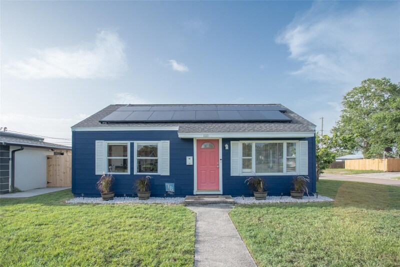 1001 57th Ave N in St. Petersburg, FL - Building Photo