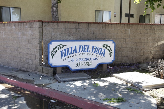 Villa Del Vista Senior Apartments in West Covina, CA - Foto de edificio - Building Photo