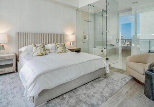 55 SW 9th St, Unit 4409 in Miami, FL - Building Photo - Building Photo