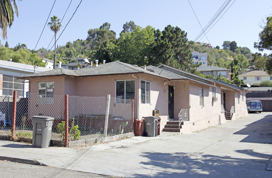 7022 Lacey Ave in Oakland, CA - Building Photo