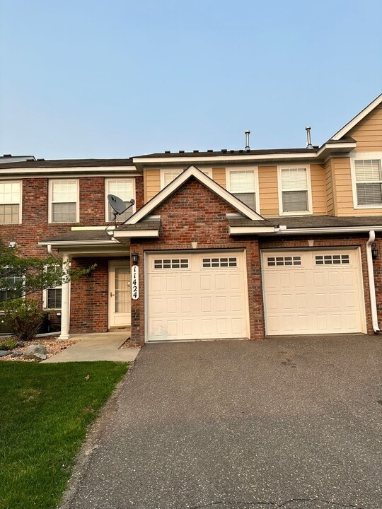 11424 Town Center Dr in Saint Michael, MN - Building Photo