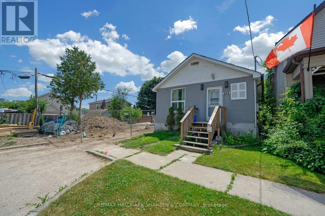 203 Quebec St in Oshawa, ON - Building Photo