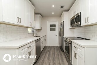 820 N Florida Ave in DeLand, FL - Foto de edificio - Building Photo