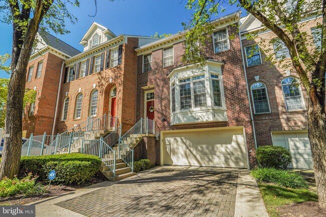 150 Rees Pl in Falls Church, VA - Building Photo - Building Photo