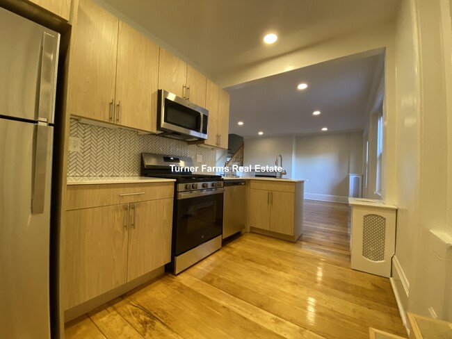 2A Joy St, Unit 11 in Boston, MA - Building Photo - Building Photo