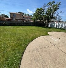 7219 Lyons St in Morton Grove, IL - Building Photo - Building Photo