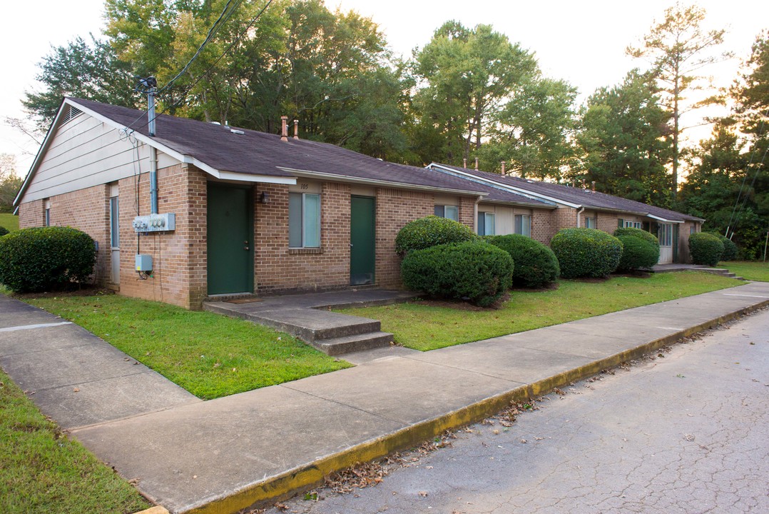 Brentwood Park Apartments in Talladega, AL - Building Photo