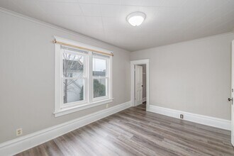 1668 Oregon St in Oshkosh, WI - Building Photo - Building Photo