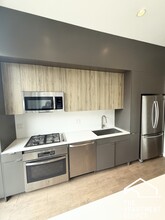 3460 N Lincoln Ave, Unit 404 in Chicago, IL - Building Photo - Building Photo