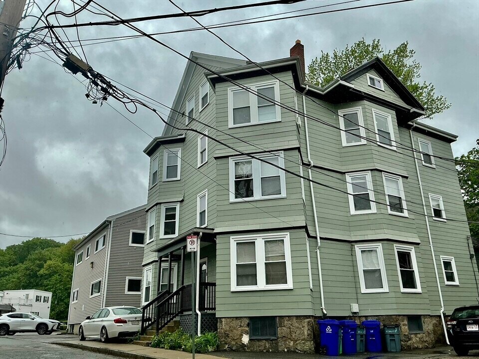 8 Eulita Ter, Unit 2 in Boston, MA - Building Photo