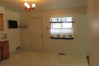 301 El Paso St SW in Gravette, AR - Building Photo - Building Photo