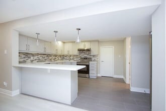 447 Cunningham Ave in Oshawa, ON - Building Photo - Building Photo