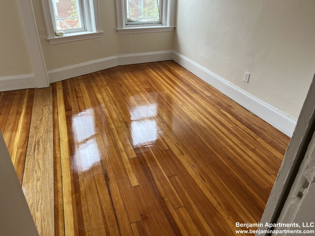 8 Barrows St, Unit 3 in Boston, MA - Foto de edificio - Building Photo