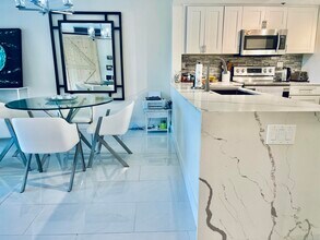 3000 Presidential Way in West Palm Beach, FL - Foto de edificio - Building Photo