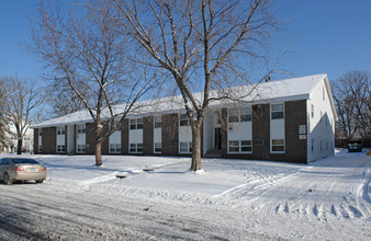 2820 Euclid Ave in Anoka, MN - Building Photo - Building Photo