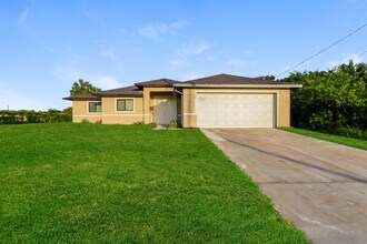 520 Kilgour Ave S in Lehigh Acres, FL - Building Photo - Building Photo