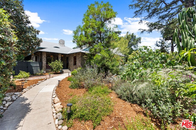 4939 Sycamore Terrace in Los Angeles, CA - Building Photo - Building Photo