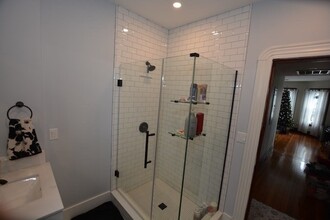 35 Lincoln St, Unit #2 in Winthrop, MA - Foto de edificio - Building Photo