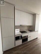 8 Interchange Wy in Vaughan, ON - Building Photo - Building Photo