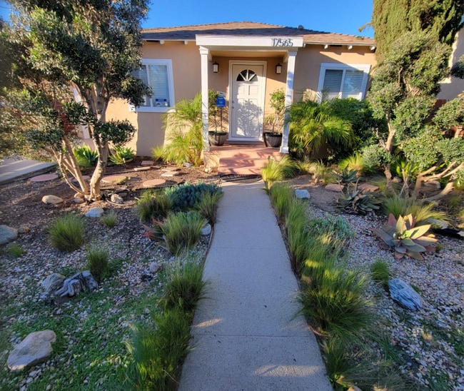 17565 Bullock St in Los Angeles, CA - Building Photo - Building Photo