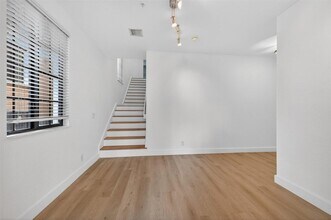 2678 Center Ct Dr in Weston, FL - Foto de edificio - Building Photo