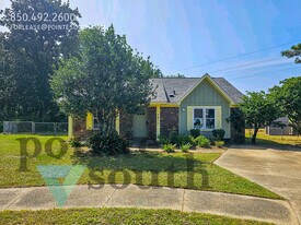 7811 Coronet Ln in Pensacola, FL - Building Photo