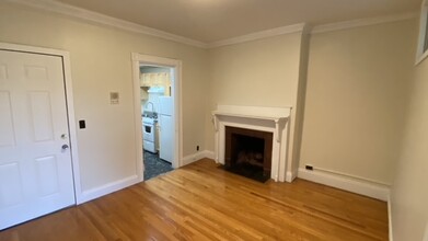 37 Bay State Rd, Unit 3R in Boston, MA - Building Photo - Building Photo