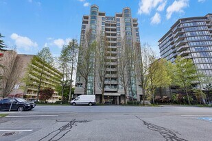 7380 Elmbridge Way in Richmond, BC - Building Photo