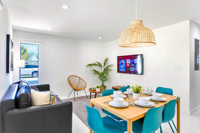 2110 NW 66th St in Miami, FL - Building Photo - Building Photo