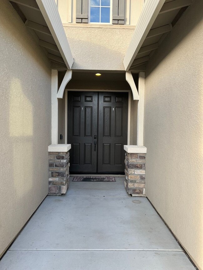 1082 W Quail Rock Way in Hanford, CA - Building Photo - Building Photo