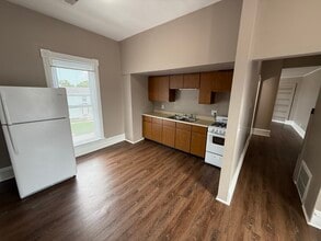 501 south 10th street, Apartment D, Unit D in Burlington, IA - Building Photo - Building Photo