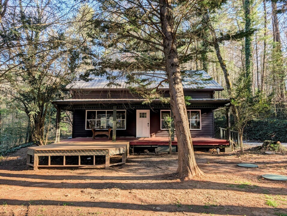 331 Duggan Hill Dr in Clayton, GA - Building Photo