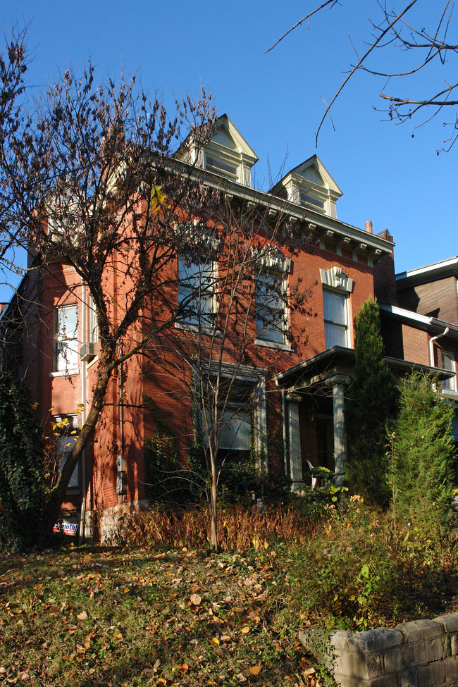 916 Cherokee Rd in Louisville, KY - Foto de edificio - Building Photo