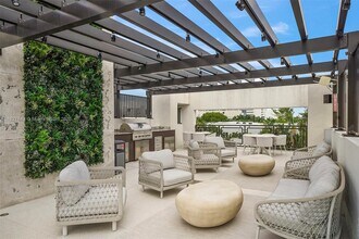 1030 15th St, Unit 213 in Miami Beach, FL - Building Photo - Building Photo