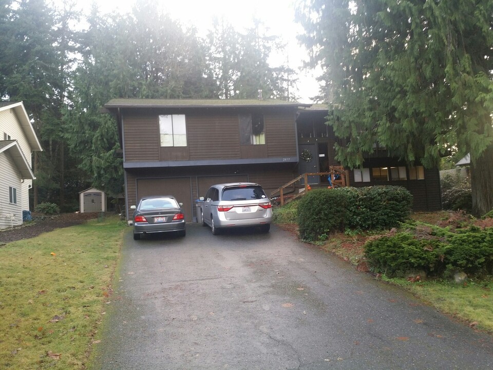 2117 NE Eton Ln in Bremerton, WA - Foto de edificio