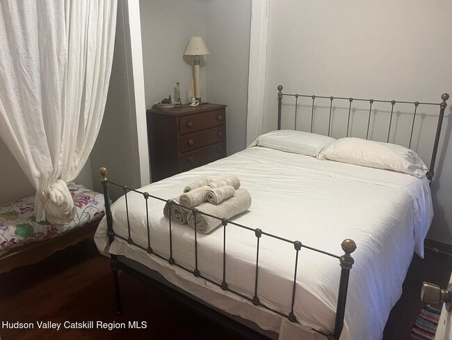 property at 879 Samsonville Rd